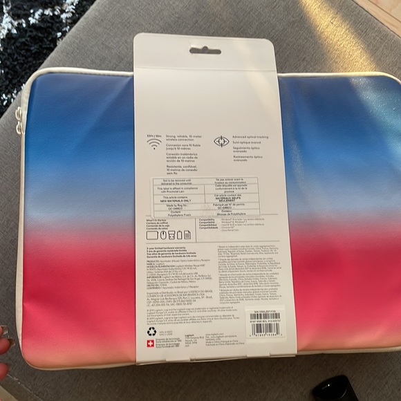 Wireless mouse with 14inch laptop sleeve - Picture 2 of 3